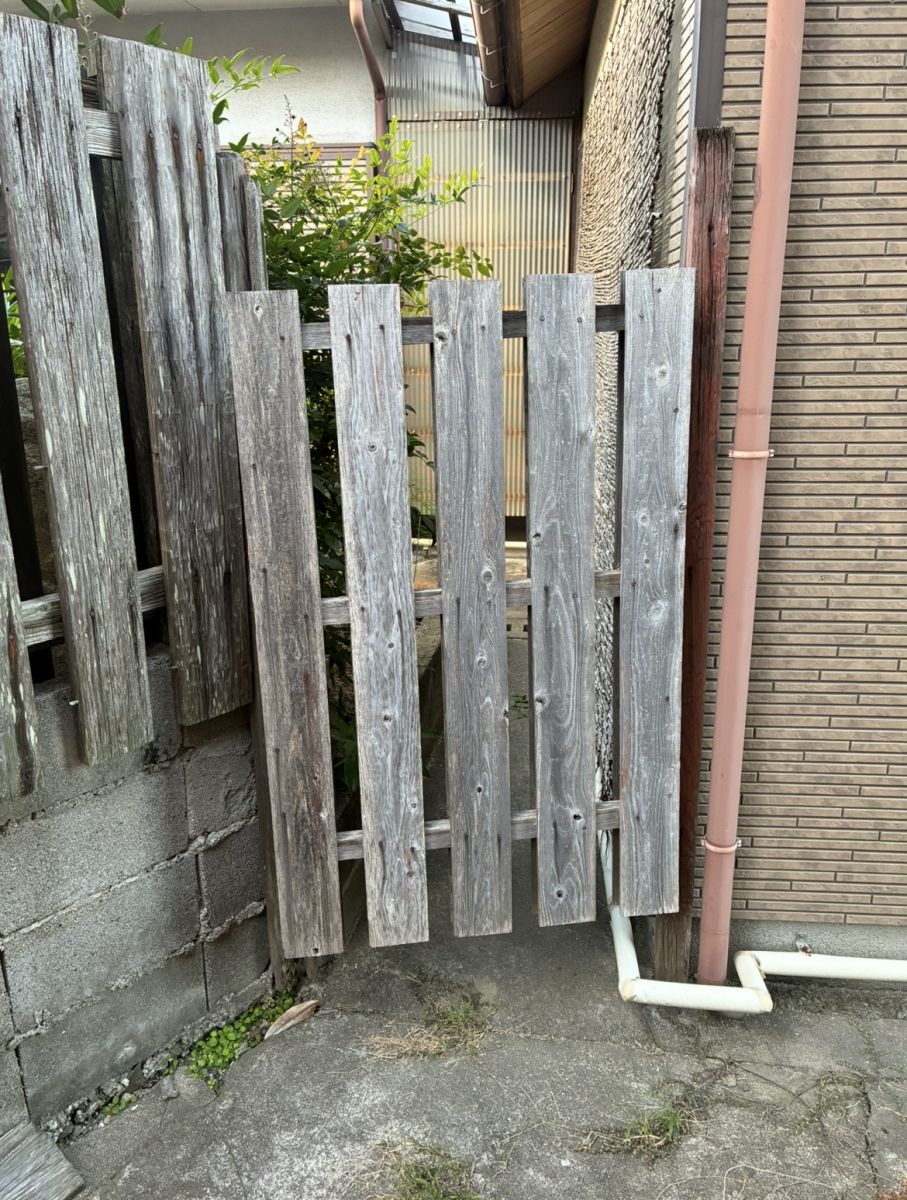 新屋の206　アルミ目隠しフェンス取替え工事の施工前の写真3