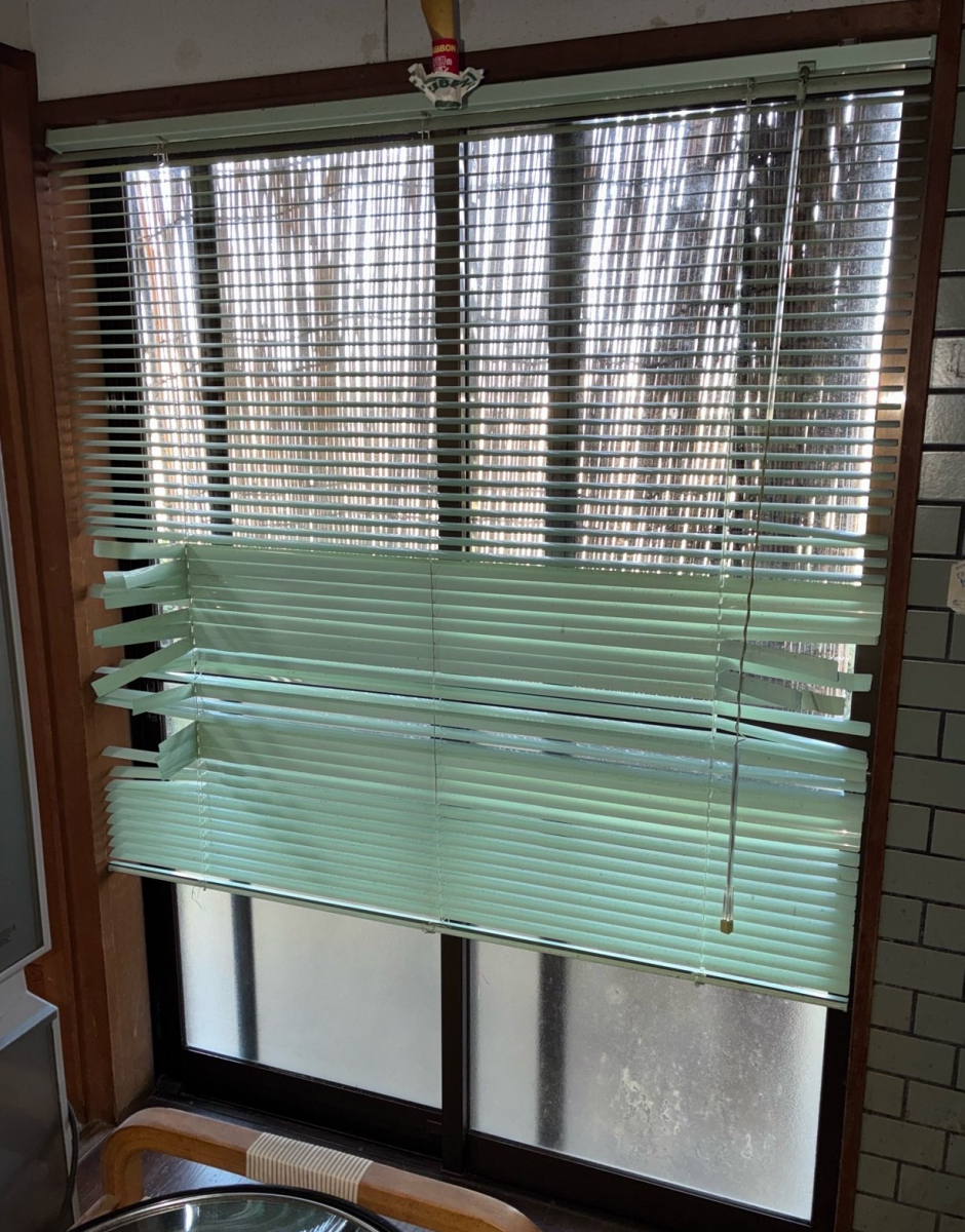 新屋の207　ブラインド取替工事の施工前の写真1