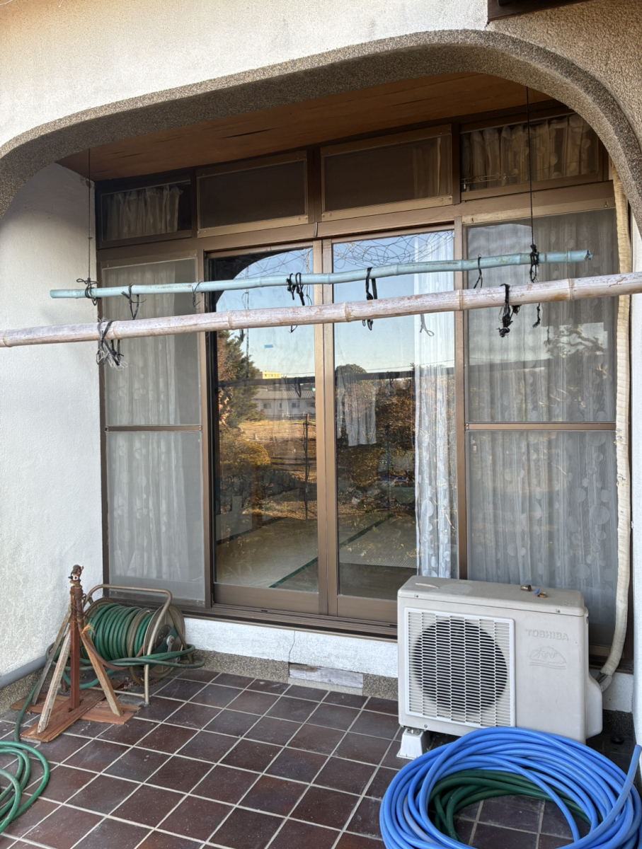 新屋の209　防犯合せガラス入れ替え工事の施工前の写真2