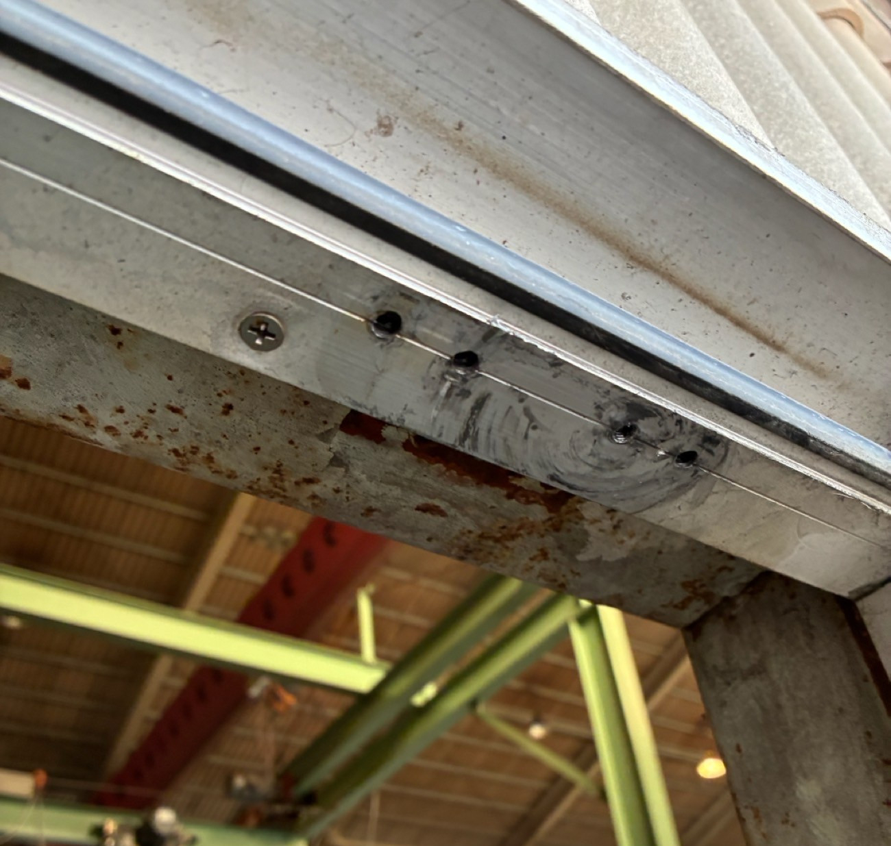 新屋の212　ドアクローザーのメンテナンスの施工後の写真1