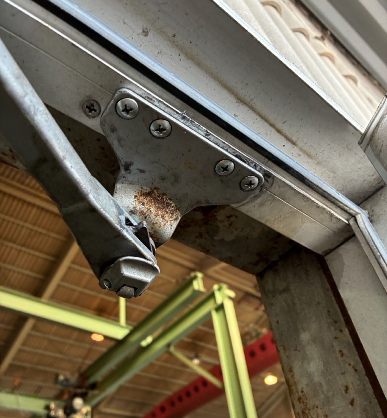 新屋の212　ドアクローザーのメンテナンスの施工後の写真2