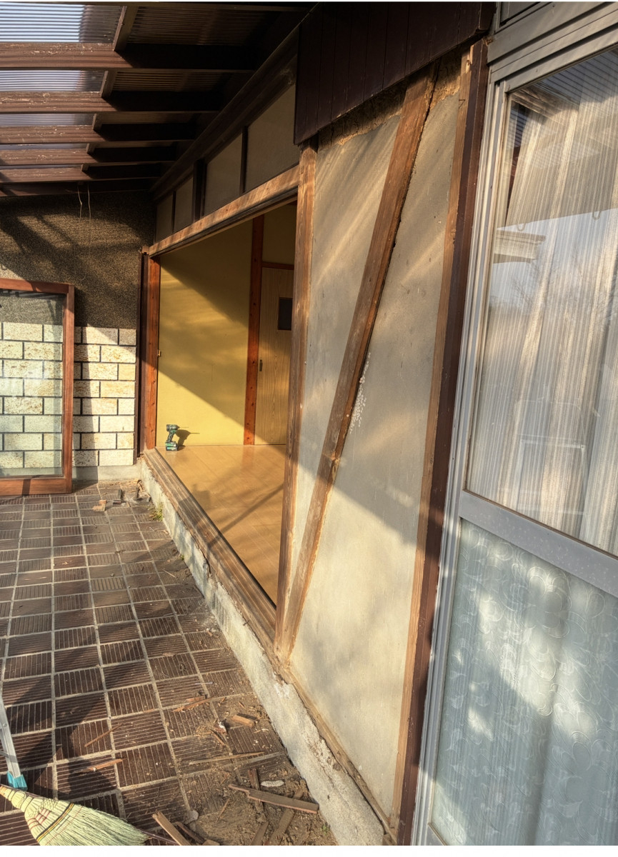 新屋の214　（広川町）外窓交換工事の施工前の写真2