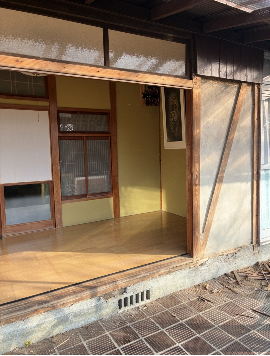 新屋の214　（広川町）外窓交換工事の施工前の写真3