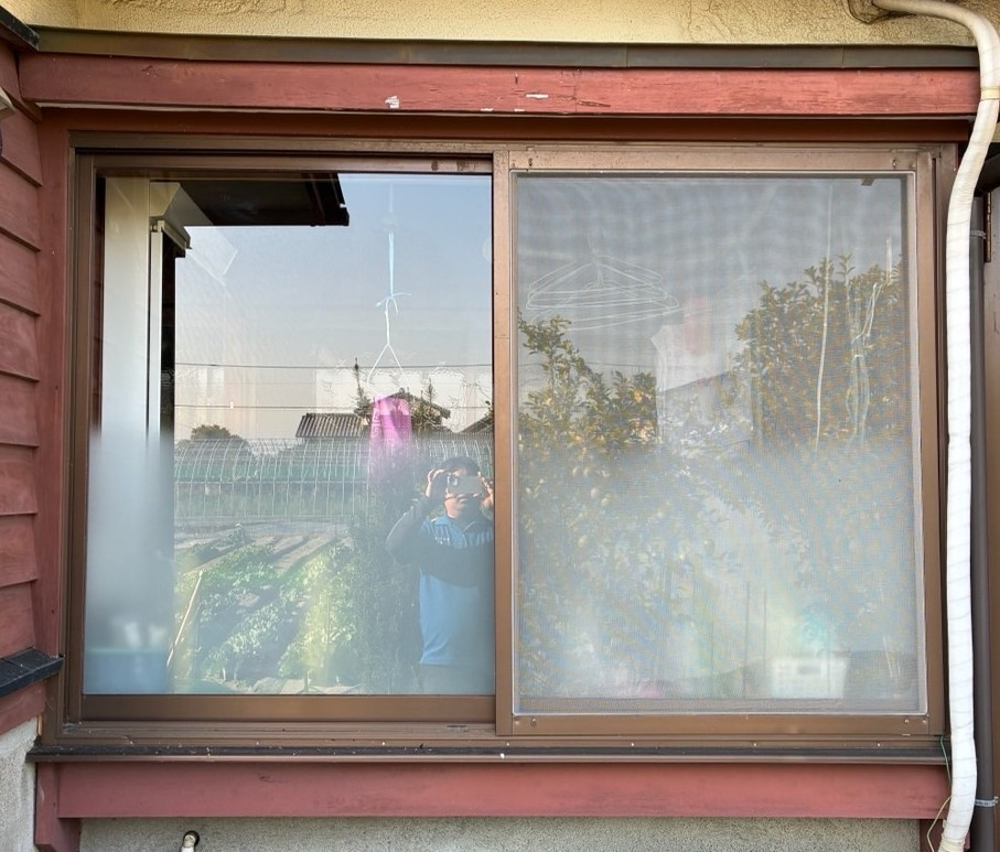 新屋の216　ボカシ加工したガラス割れ替えの施工後の写真1