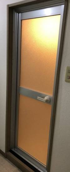 新屋の015　浴室ドア取替施工事例写真1