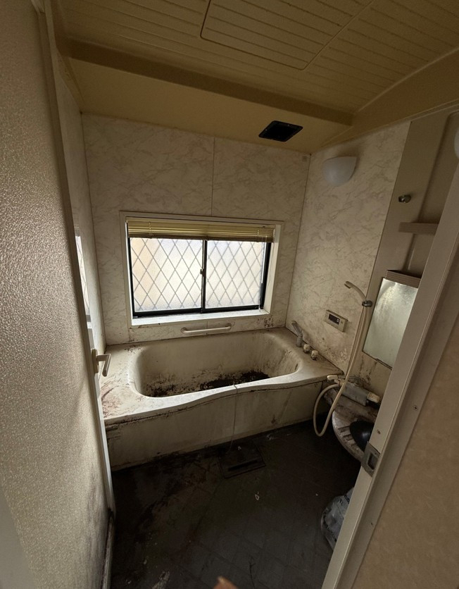 プロテクトの空き家のお風呂を快適に再生!LIXILリデアで安心入浴🛁✨の施工前の写真1