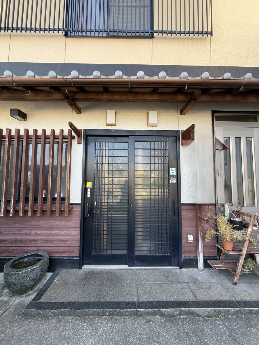 プロテクトの【和歌山玄関リフォーム】玄関が一新✨リシェントで快適＆美しい住まいへの施工前の写真1