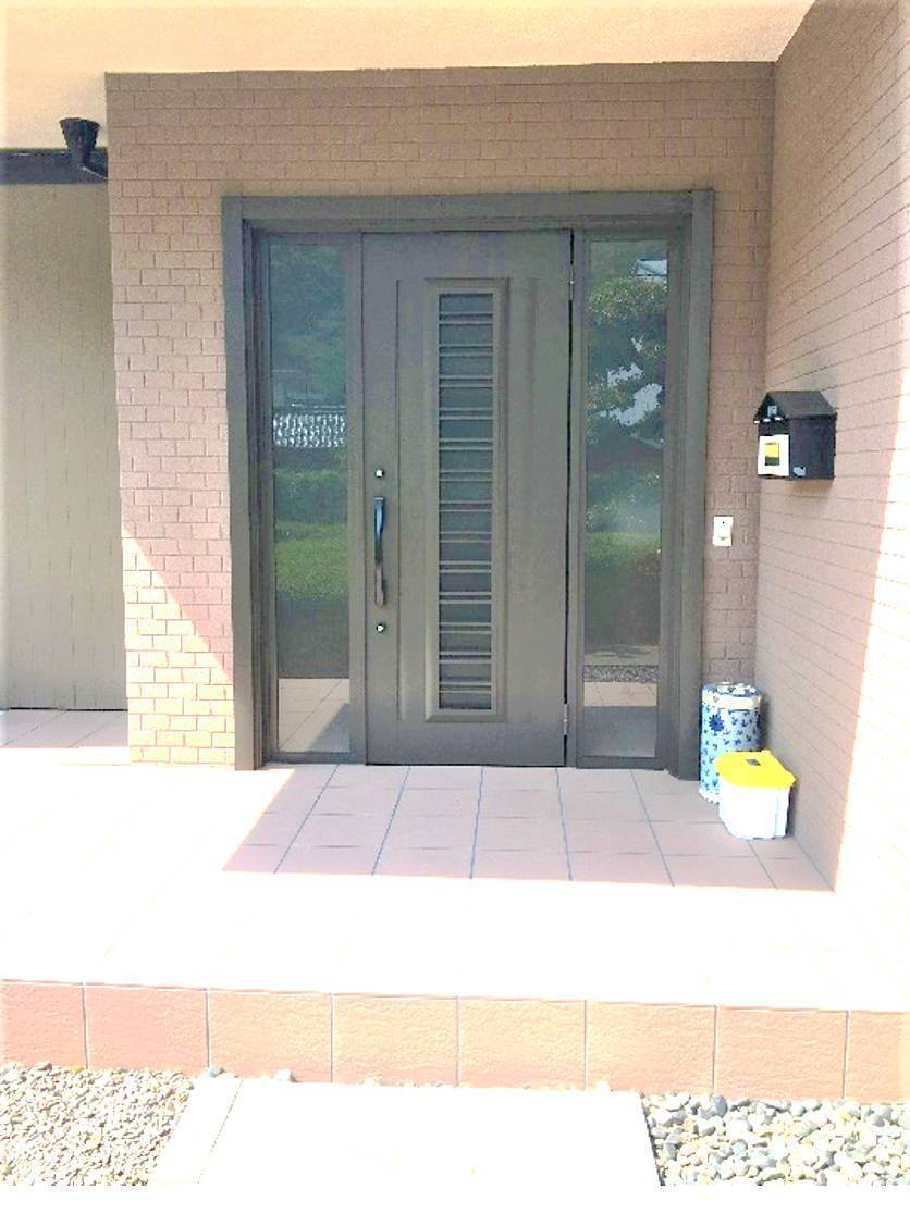 プロテクトの引戸から採風できる玄関ドアに変身😆✨の施工後の写真1