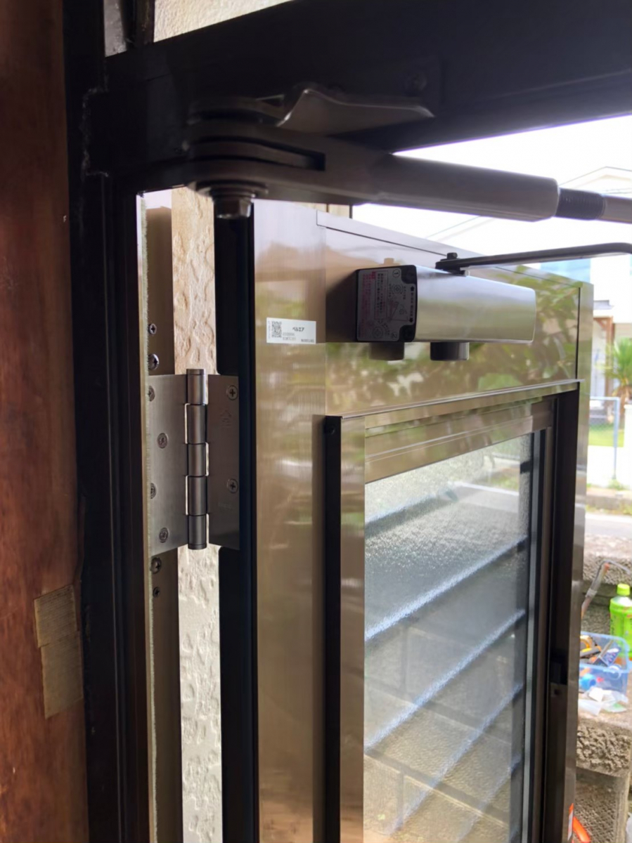 常陸トーヨー住器の勝手口のドアを採風も採光もできるドアに交換しました。＊ひたちなか市の施工後の写真3