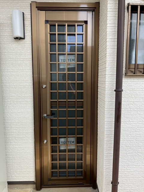 常陸トーヨー住器の【ひたちなか市】勝手口ドア交換工事*リシェント勝手口ドアの施工後の写真1