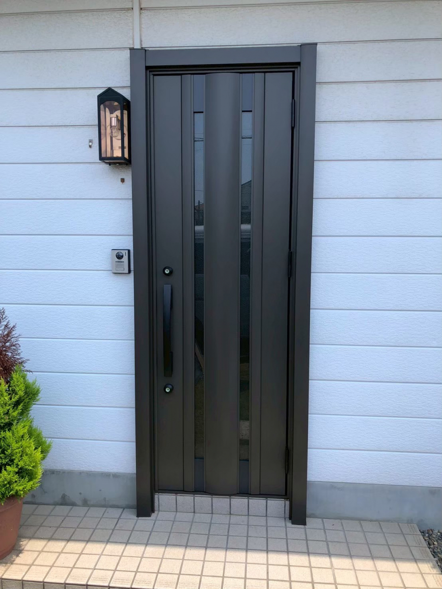 常陸トーヨー住器の【水戸市】リシェント玄関ドア交換工事の施工後の写真1