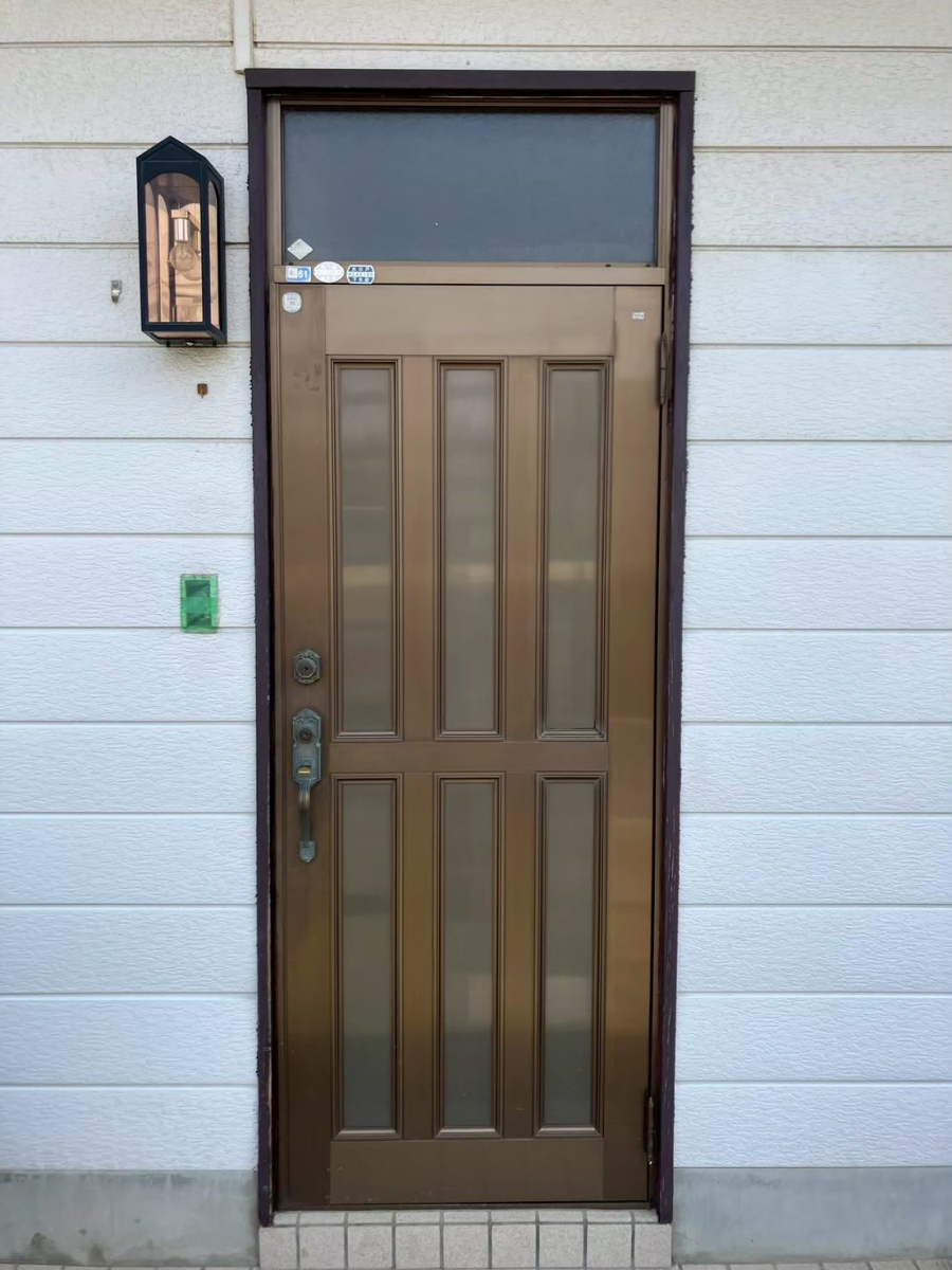 常陸トーヨー住器の【水戸市】リシェント玄関ドア交換工事の施工前の写真1