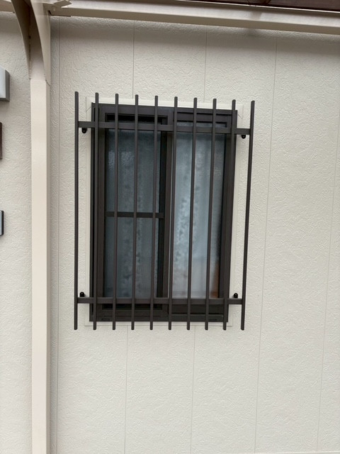常陸トーヨー住器の【防犯対策に！】面格子取付工事の施工後の写真1