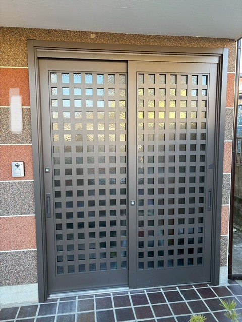 常陸トーヨー住器の【東海村】リシェント玄関引戸交換工事＊リフォーム玄関引戸の施工後の写真1