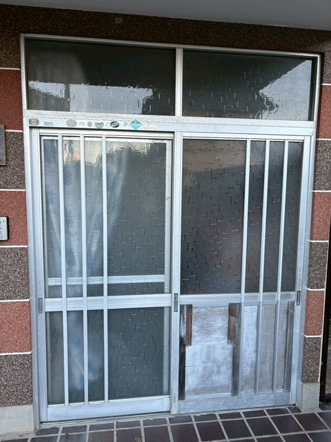 常陸トーヨー住器の【東海村】リシェント玄関引戸交換工事＊リフォーム玄関引戸の施工前の写真1