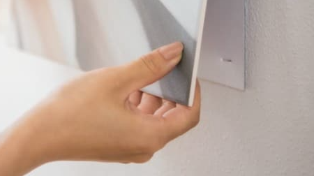 アルファトーヨー住器の社員で施工！会社トイレにエコカラットセルフを貼ってみたの施工事例詳細写真4