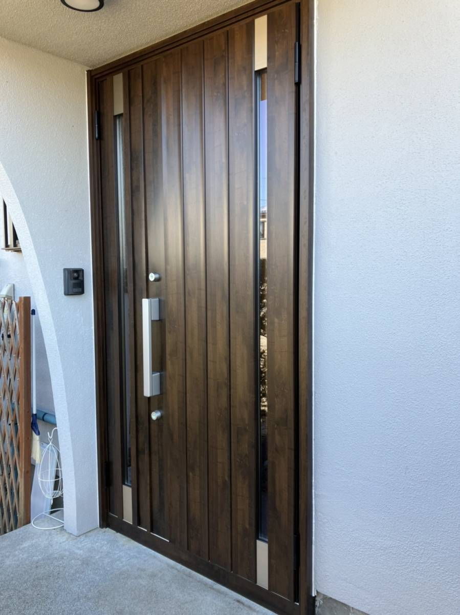 アルファトーヨー住器のリシェント「玄関ドア」施工例の施工後の写真1