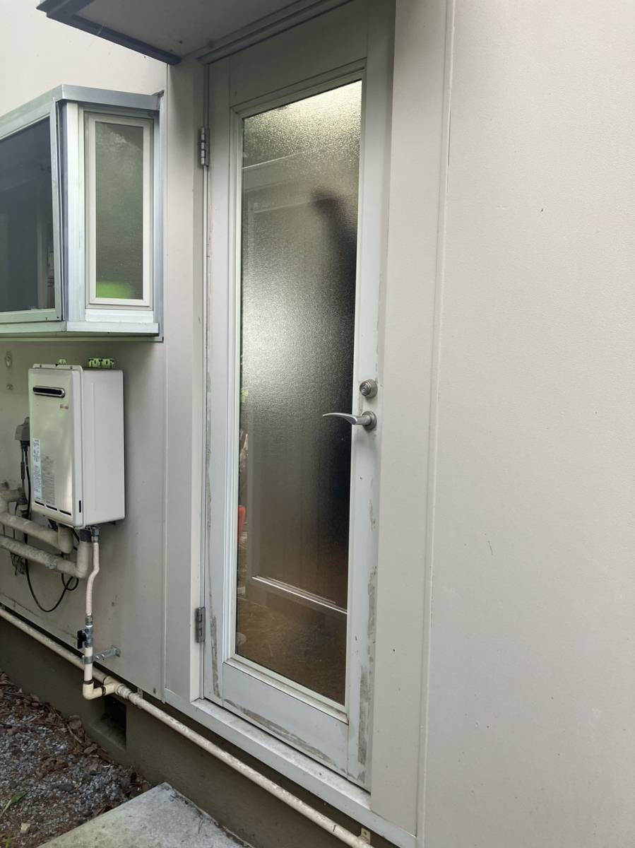 アルファトーヨー住器のリシェント「勝手口ドア」施工例の施工前の写真1