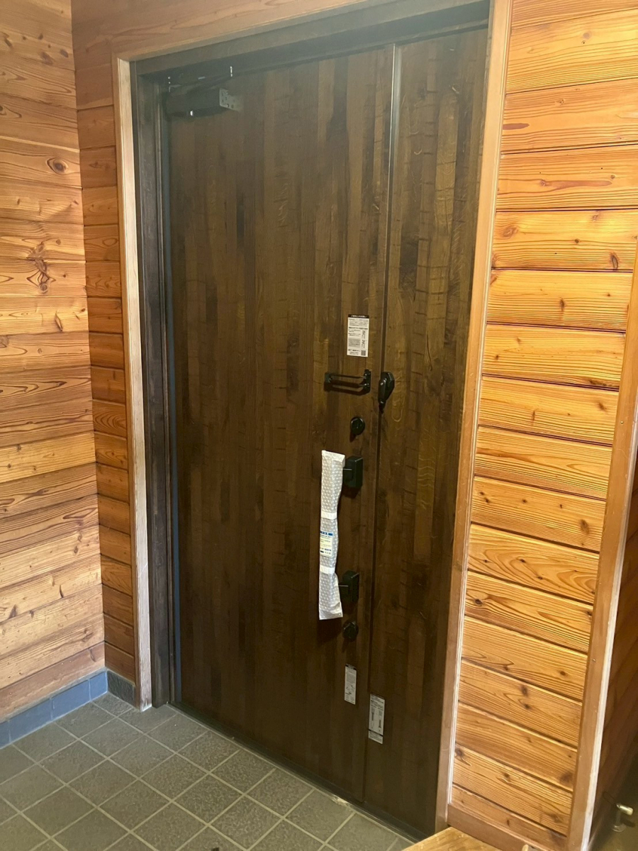 アルファトーヨー住器の施工例(リシェント/1dayリフォーム/玄関ドア交換)の施工後の写真2