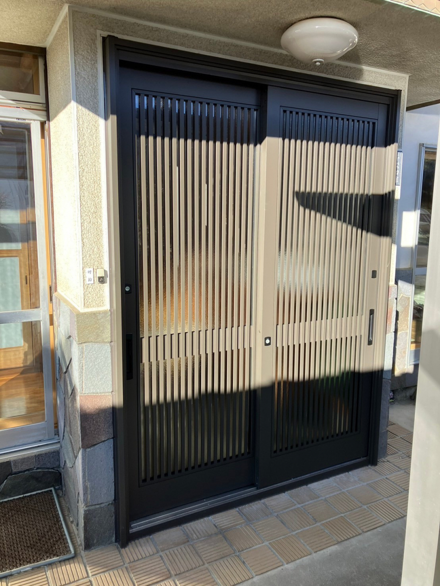 アルファトーヨー住器の施工例（リシェント/1dayリフォーム/玄関ドア交換）の施工後の写真1