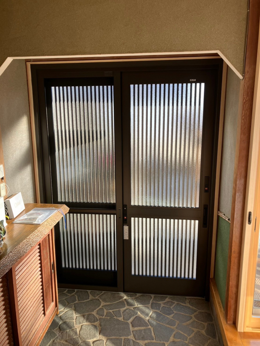 アルファトーヨー住器の施工例（リシェント/1dayリフォーム/玄関ドア交換）の施工後の写真2