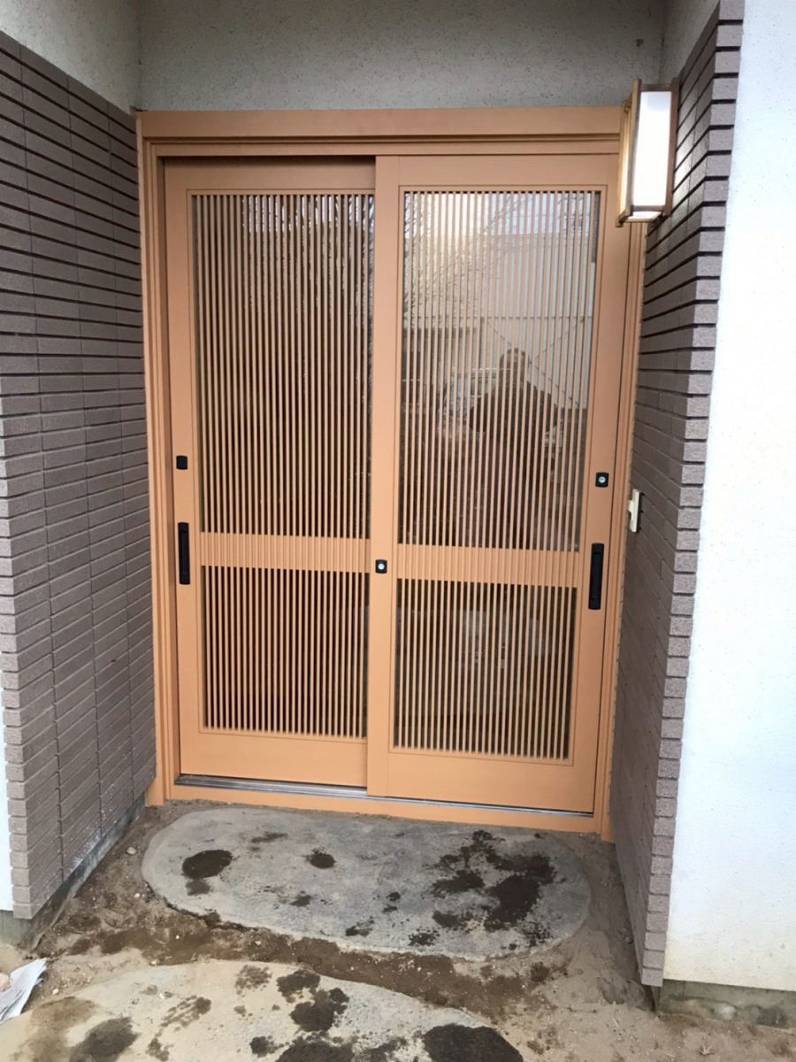 アルファトーヨー住器の施工例(リシェント/1dayリフォーム/玄関ドア交換)の施工後の写真1