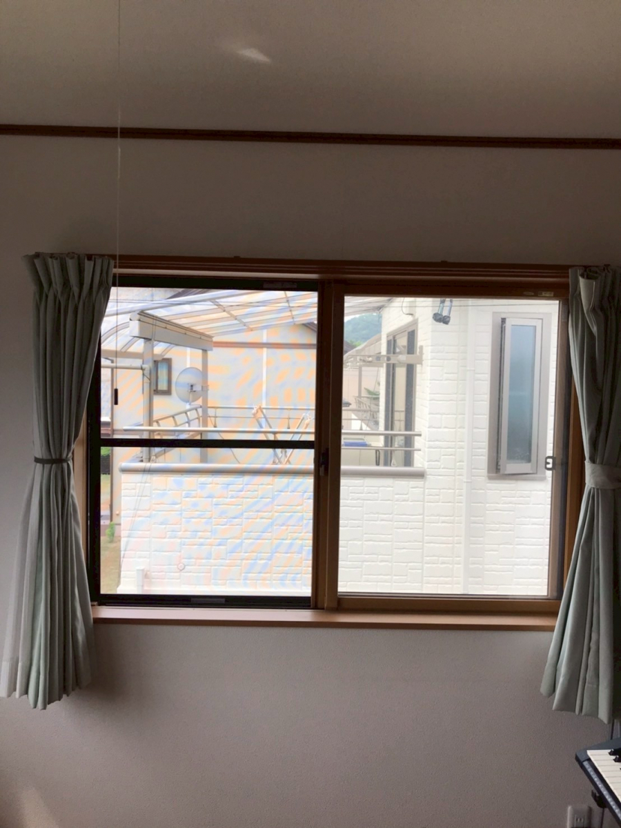 アルファトーヨー住器の【佐久市】全窓にインプラス!補助金を活用した内窓リフォーム事例の施工前の写真1