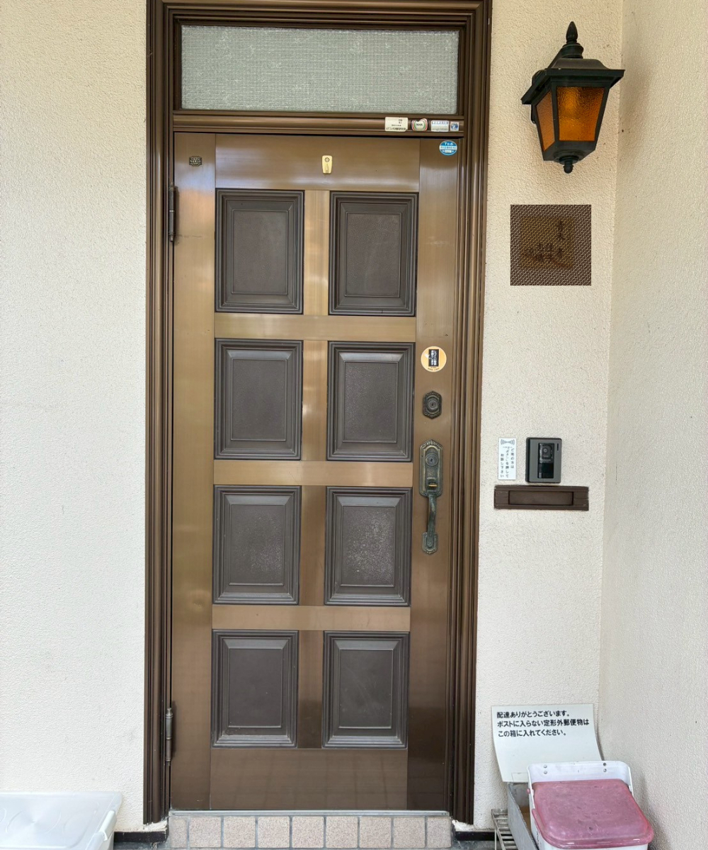 アルファトーヨー住器の【小諸市】冬場の結露も安心！リシェント玄関ドアリフォームで快適な暮らしにの施工前の写真1