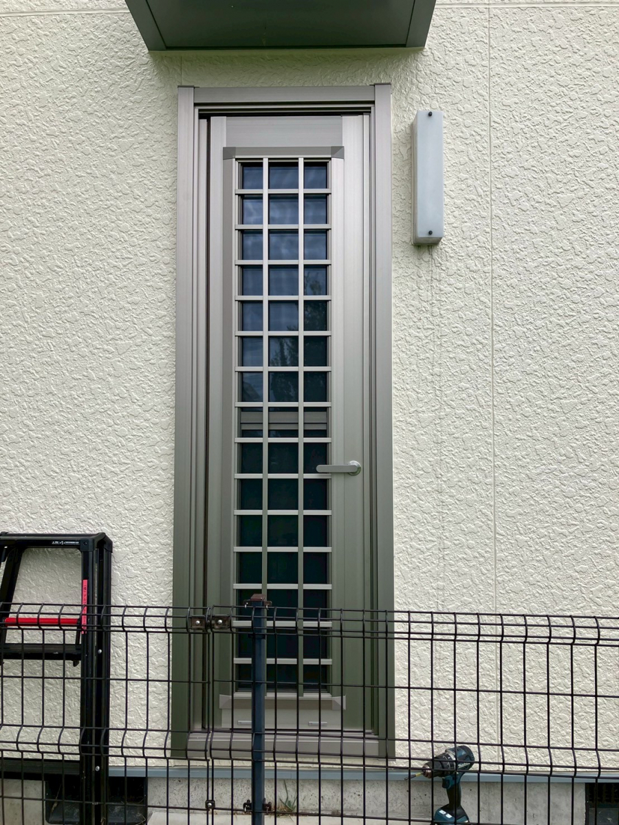 アルファトーヨー住器の【佐久市】玄関だけじゃもったいない!勝手口もリシェントで快適にの施工後の写真1