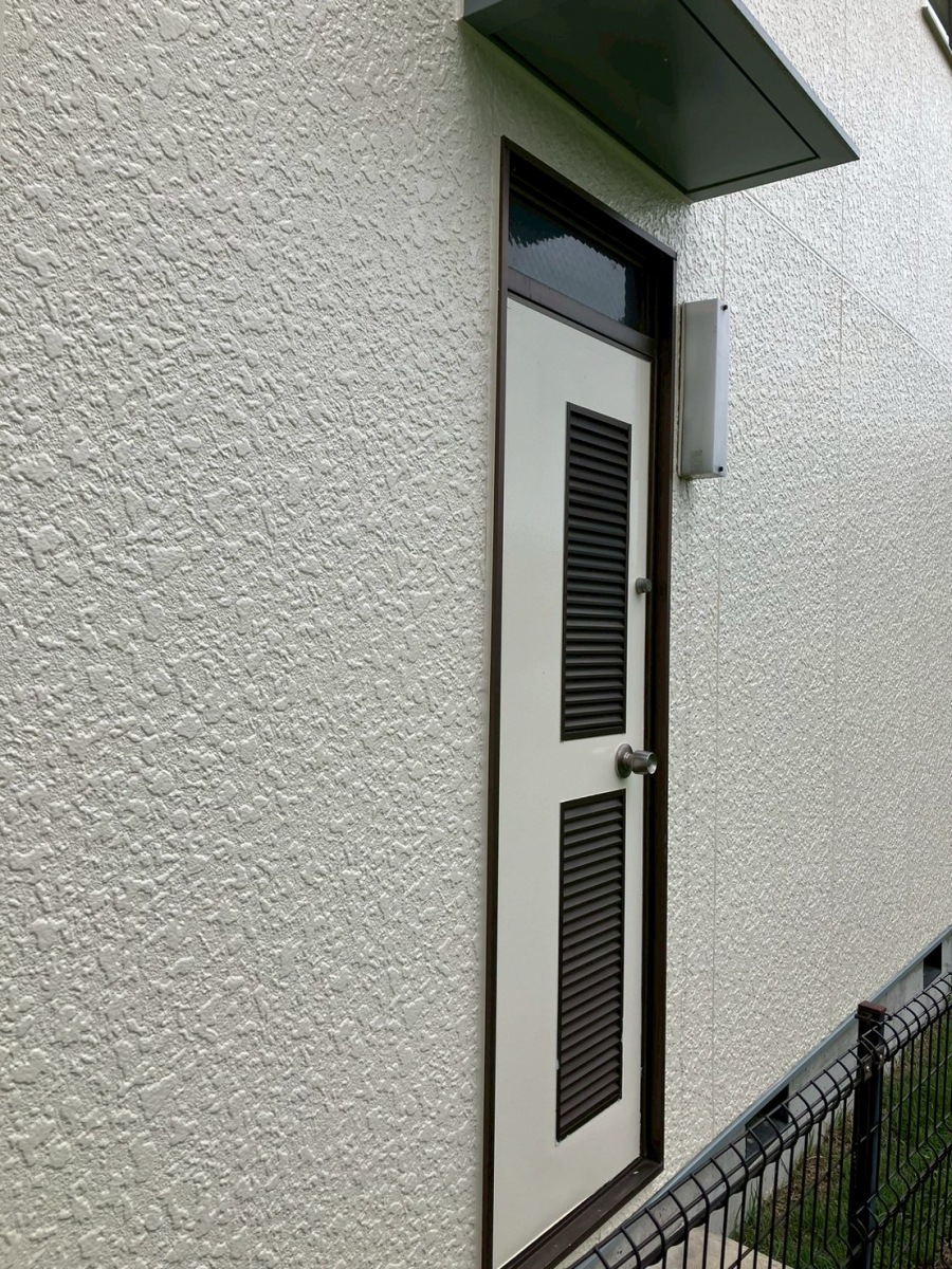 アルファトーヨー住器の【佐久市】玄関だけじゃもったいない!勝手口もリシェントで快適にの施工前の写真1