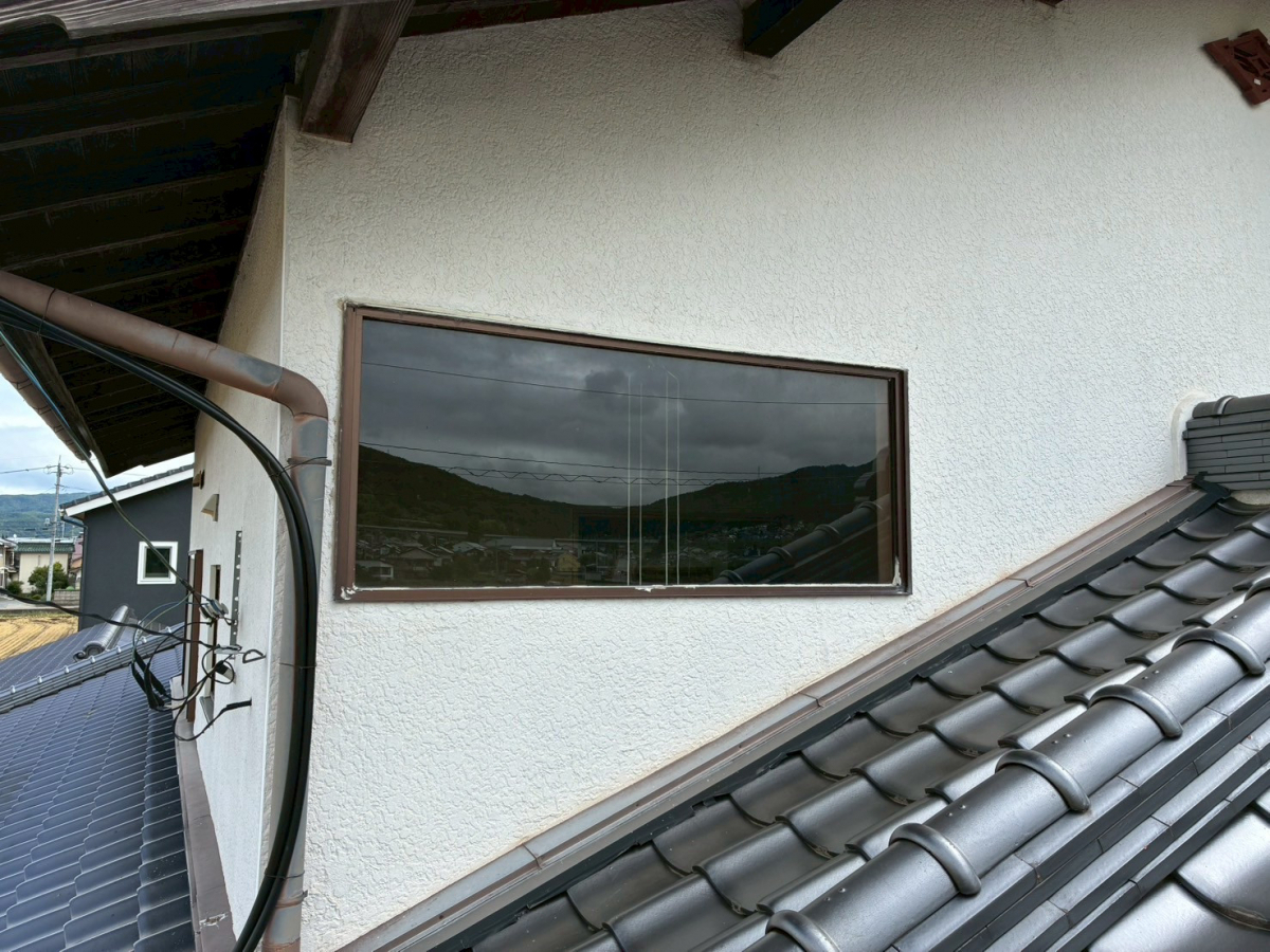 アルファトーヨー住器の【佐久市】縦サッシを横使い!? 水漏れの原因を突き止め、リプラスで改善しましたの施工前の写真1