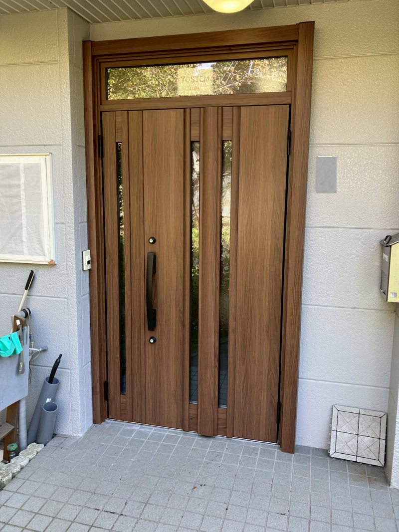 アルファトーヨー住器の【軽井沢町】「玄関も替えられるなんて知らなかった！」チラシがきっかけでリフォームの施工後の写真1