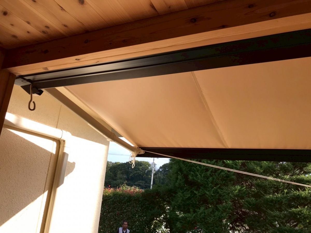 アルファトーヨー住器の【佐久市】夏の日差しをおしゃれにカット！LIXIL彩風でつくる快適空間の施工後の写真2