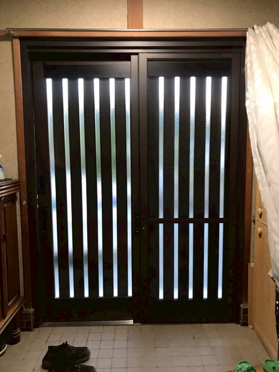 アルファトーヨー住器の【佐久穂町】玄関からの冷気をシャットアウト！快適な暮らしを叶えた引戸交換の施工後の写真2