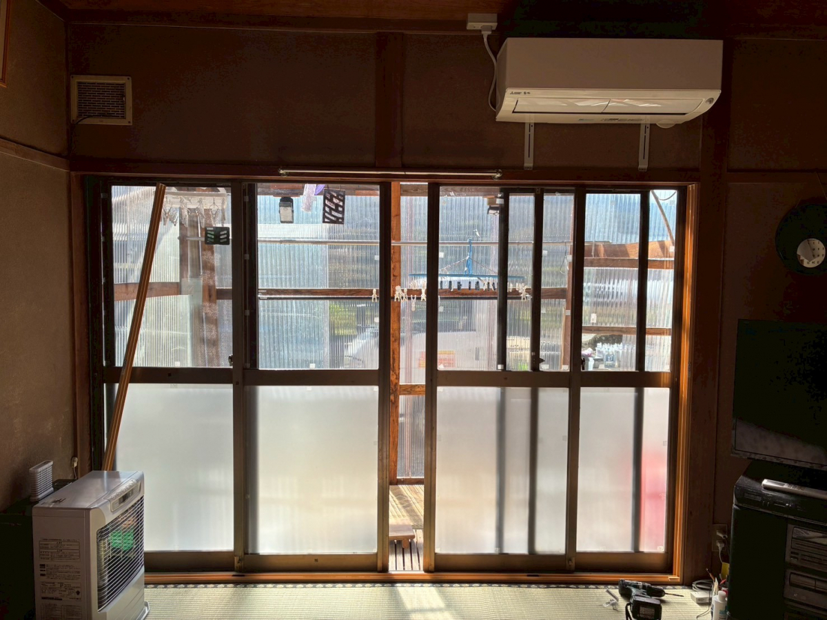 アルファトーヨー住器の【佐久穂町】寒い部屋がぽかぽかに！内窓リフォームで快適な冬支度の施工前の写真1