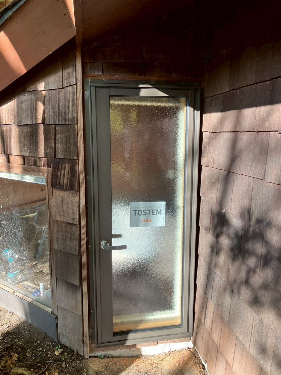 アルファトーヨー住器の【御代田町】白アリ後の不安を解消。倉庫出入口をリフレッシュしました！の施工後の写真2