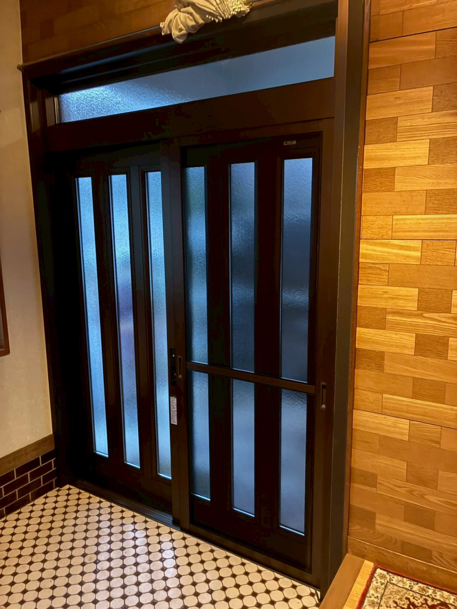 アルファトーヨー住器の【佐久穂町】玄関も新しく、鍵も安心！リシェントで引戸を交換の施工後の写真2