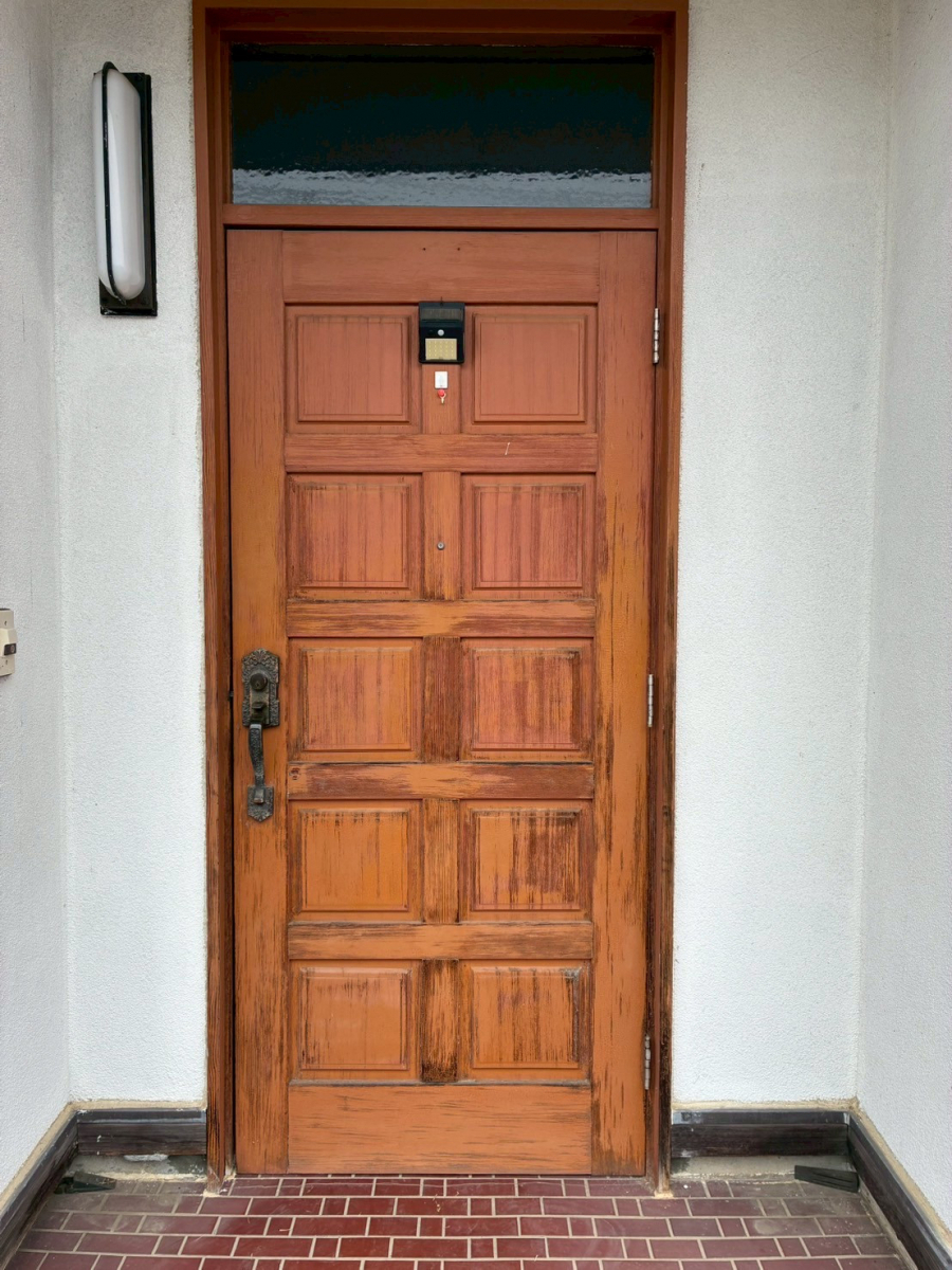 アルファトーヨー住器の【御代田町】冷たい玄関が劇的に変わる！断熱ドアで冬の寒さ対策の施工前の写真1