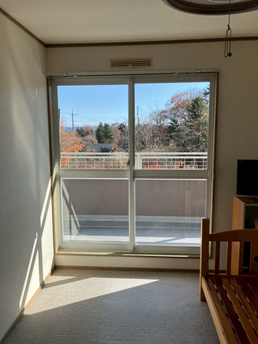 アルファトーヨー住器の【軽井沢町】お得な補助金を知って即決！1階に続き2階の窓も快適にの施工前の写真1