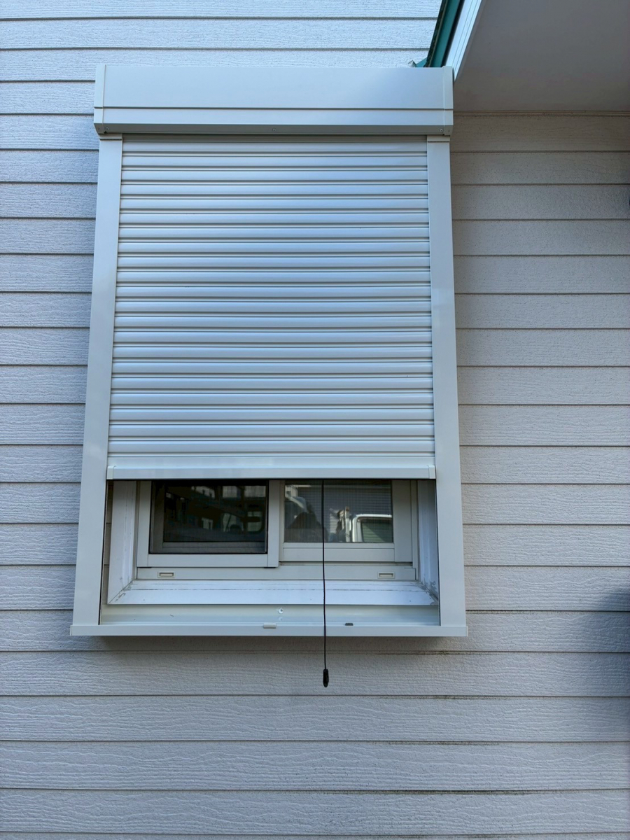 アルファトーヨー住器の【軽井沢町】留守中も安心。防犯を考えたシャッターリフォームの施工後の写真1