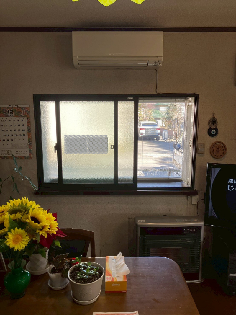 アルファトーヨー住器の【佐久穂町】築30年超の寒さ対策。窓の断熱で体感が変わるインプラス施工例の施工後の写真1