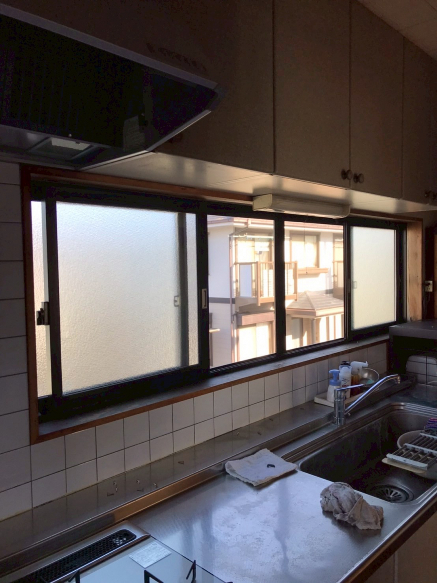 アルファトーヨー住器の【佐久市】結露に悩んでいた住まいが快適に。断熱リフォーム施工例の施工前の写真1