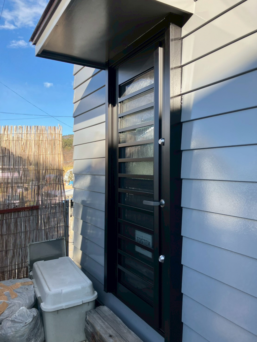 アルファトーヨー住器の【佐久市】冷たいすきま風にさようなら。勝手口リフォームで快適になったお住まいの施工後の写真2