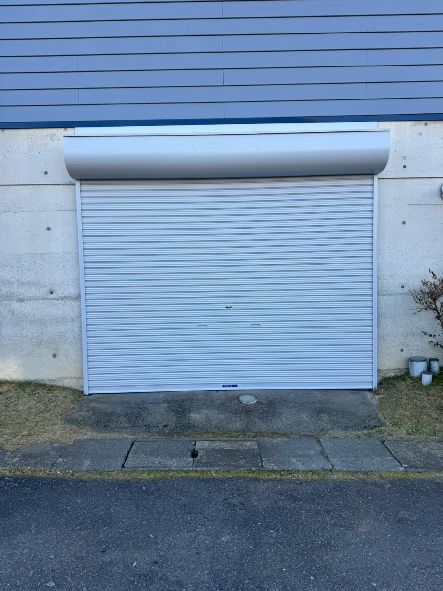 アルファトーヨー住器の【佐久市】防犯も台風対策もまとめて。リフォームと同時に行ったシャッター設置事例の施工後の写真1