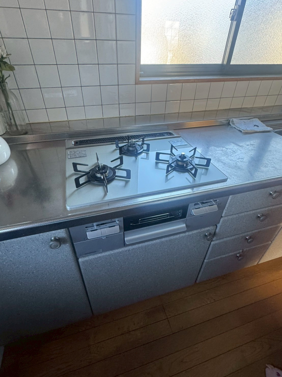 アルファトーヨー住器の【佐久市】ガスコンロを新しく交換。毎日の料理が安心・快適にの施工後の写真1