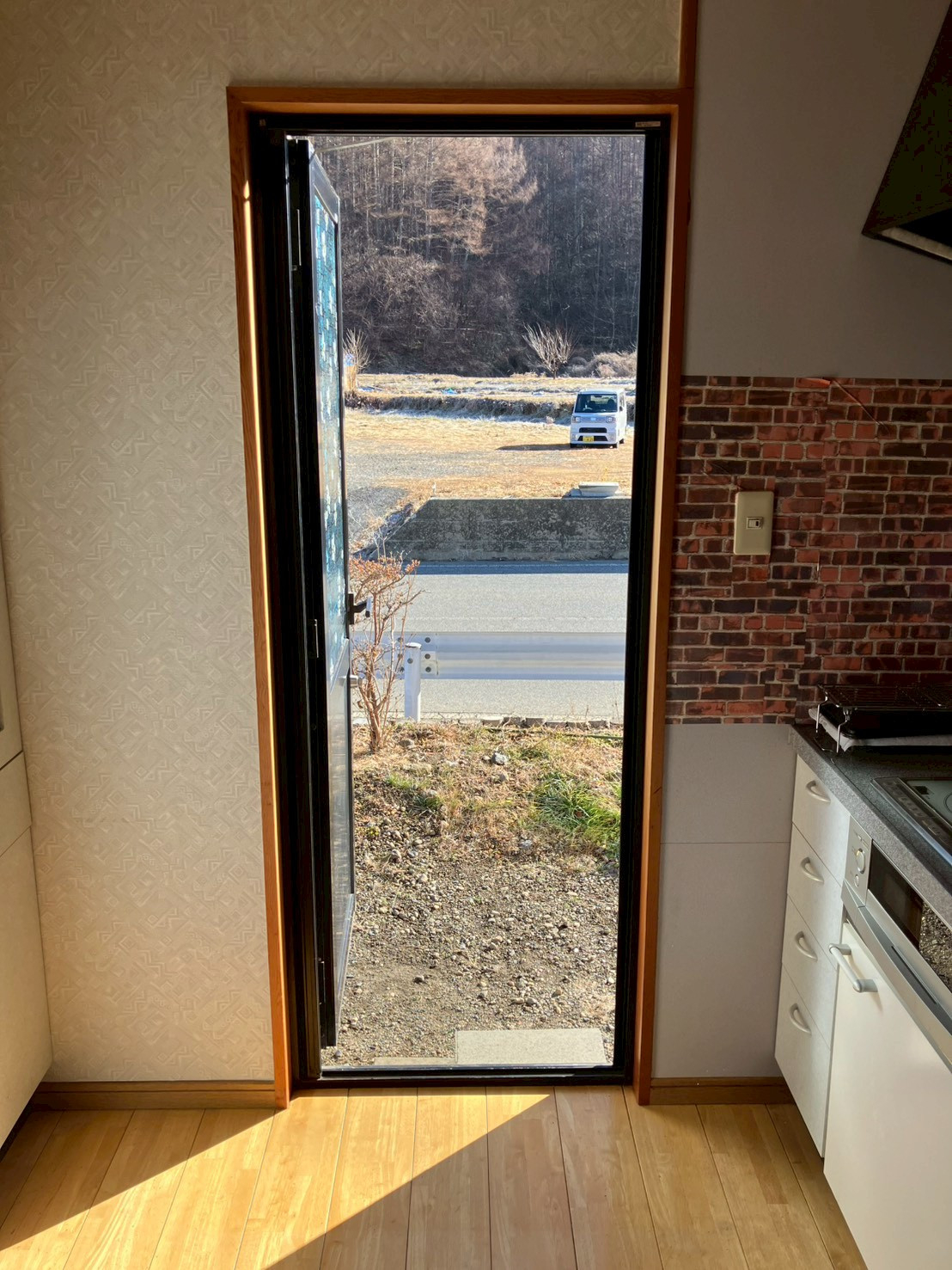 アルファトーヨー住器の【小海町】子どもが巣立ったあとでも、住まいを快適に。内窓設置を決めた理由とはの施工前の写真1