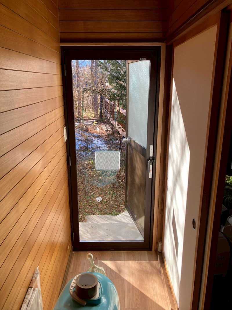 アルファトーヨー住器の【群馬県長野原町】冬の寒さにお悩み…1枚ガラスの窓を内窓で快適にの施工後の写真1