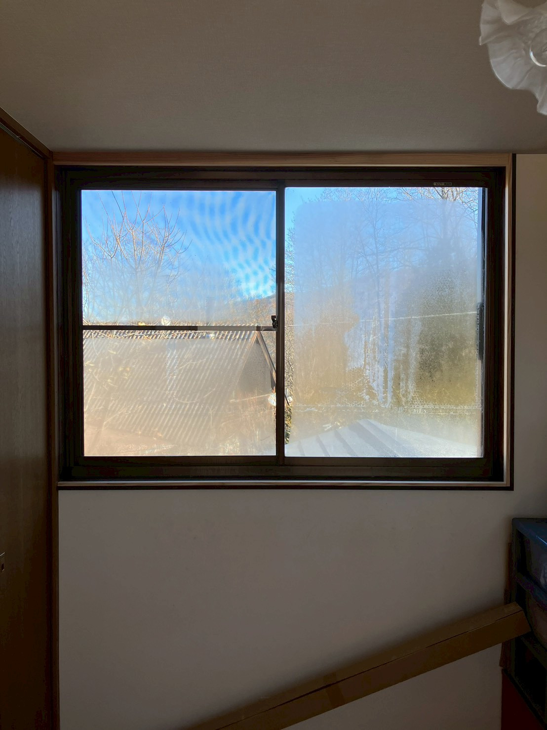 アルファトーヨー住器の【群馬県長野原町】冬の寒さにお悩み…1枚ガラスの窓を内窓で快適にの施工前の写真2