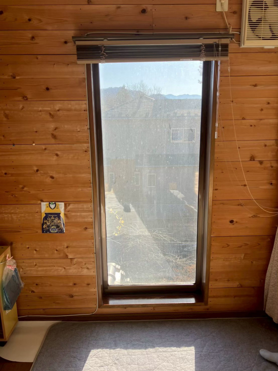 アルファトーヨー住器の【御代田町】補助金をきっかけに、窓の寒さ対策を行いましたの施工前の写真1