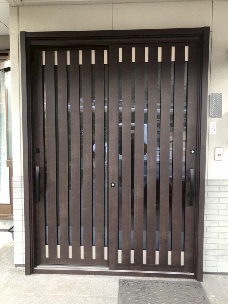 アルファトーヨー住器の【群馬県嬬恋村】玄関の建付け不良をリシェントで一新！の施工後の写真1